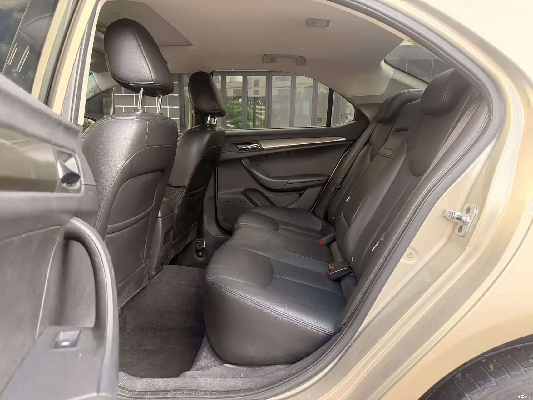 Roewe 360, 2017 12