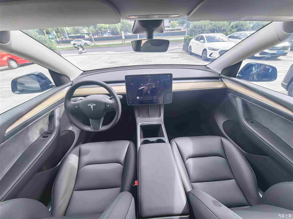 Tesla Model Y, 2023 все фото