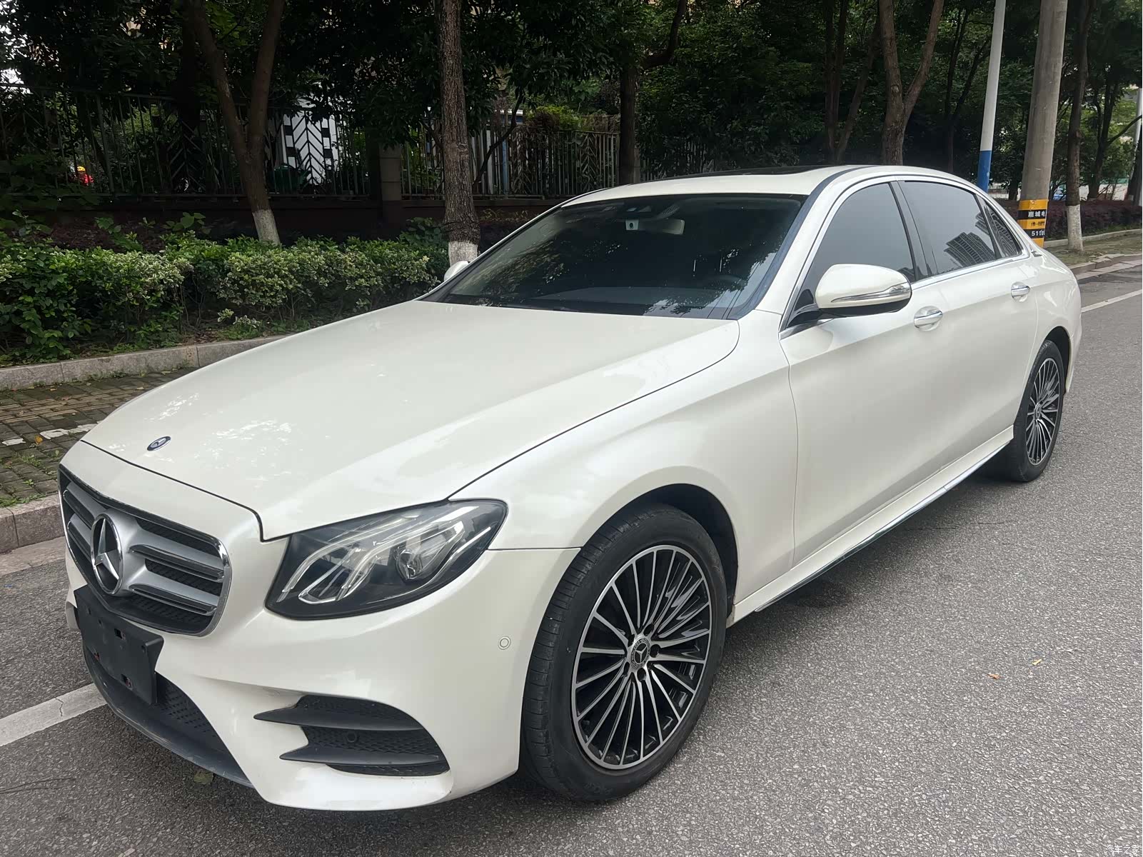 Mercedes-Benz E-Class, 2017 1