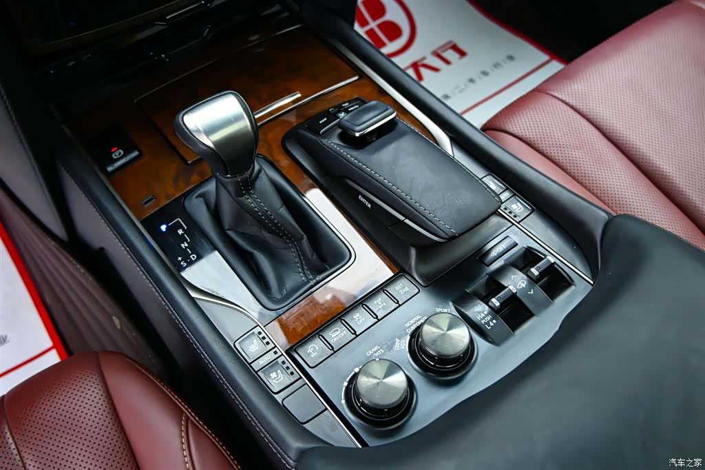 Lexus LX, 2018 17
