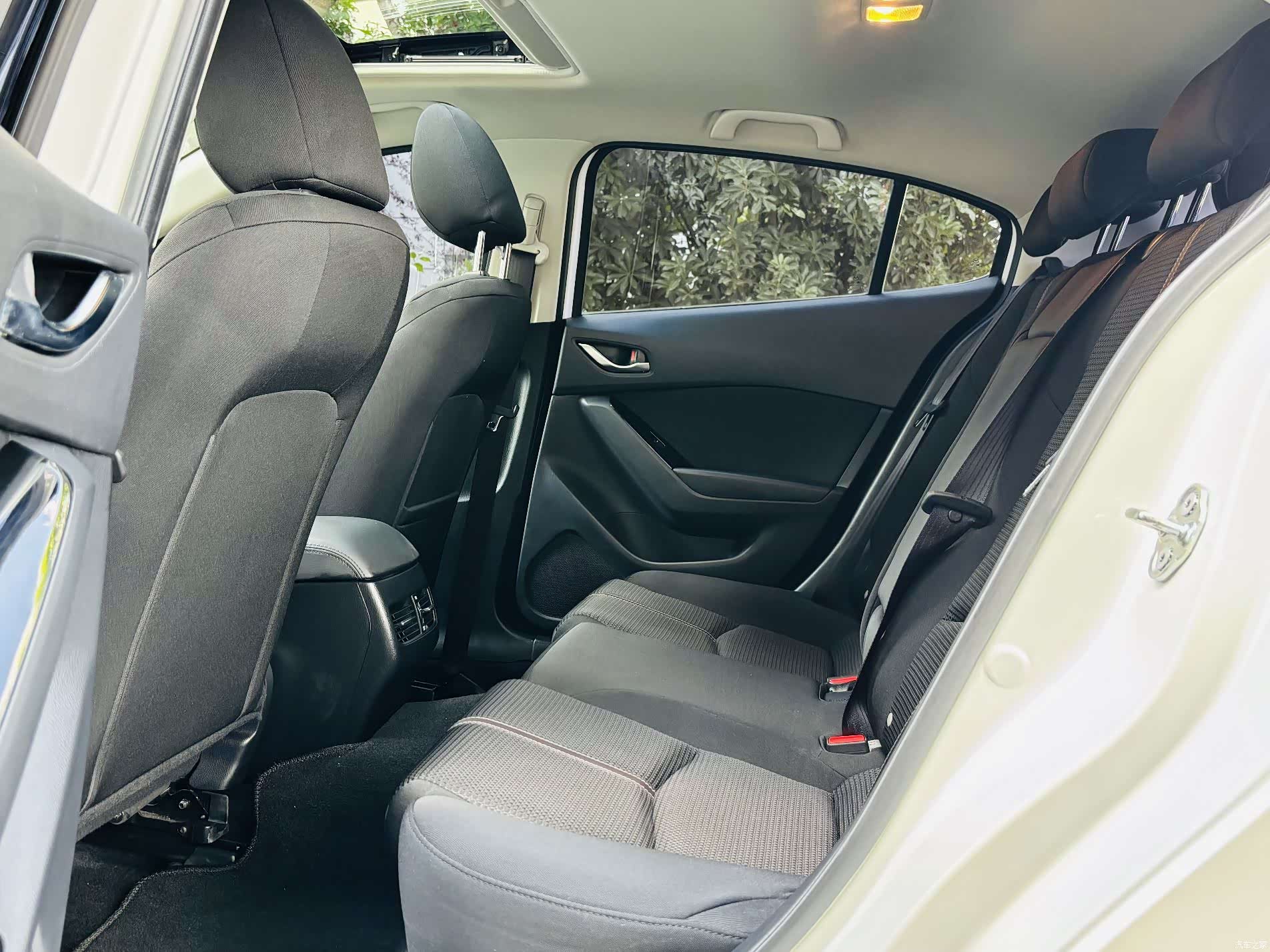 Mazda Mazda3, 2018 9