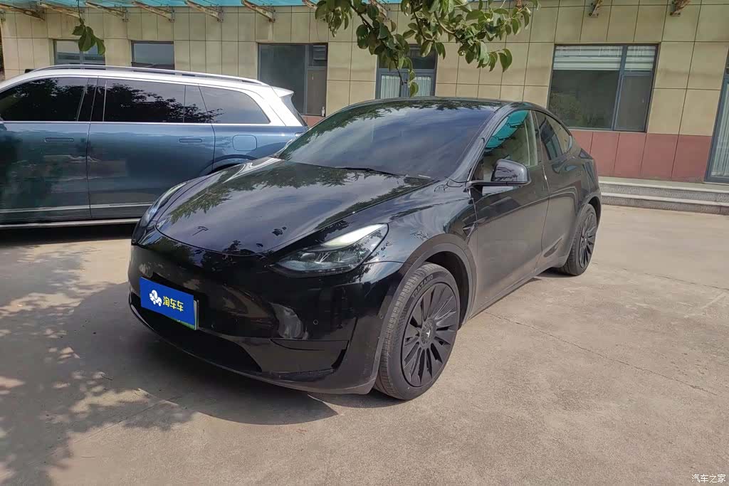 Tesla Model Y, 2023 1