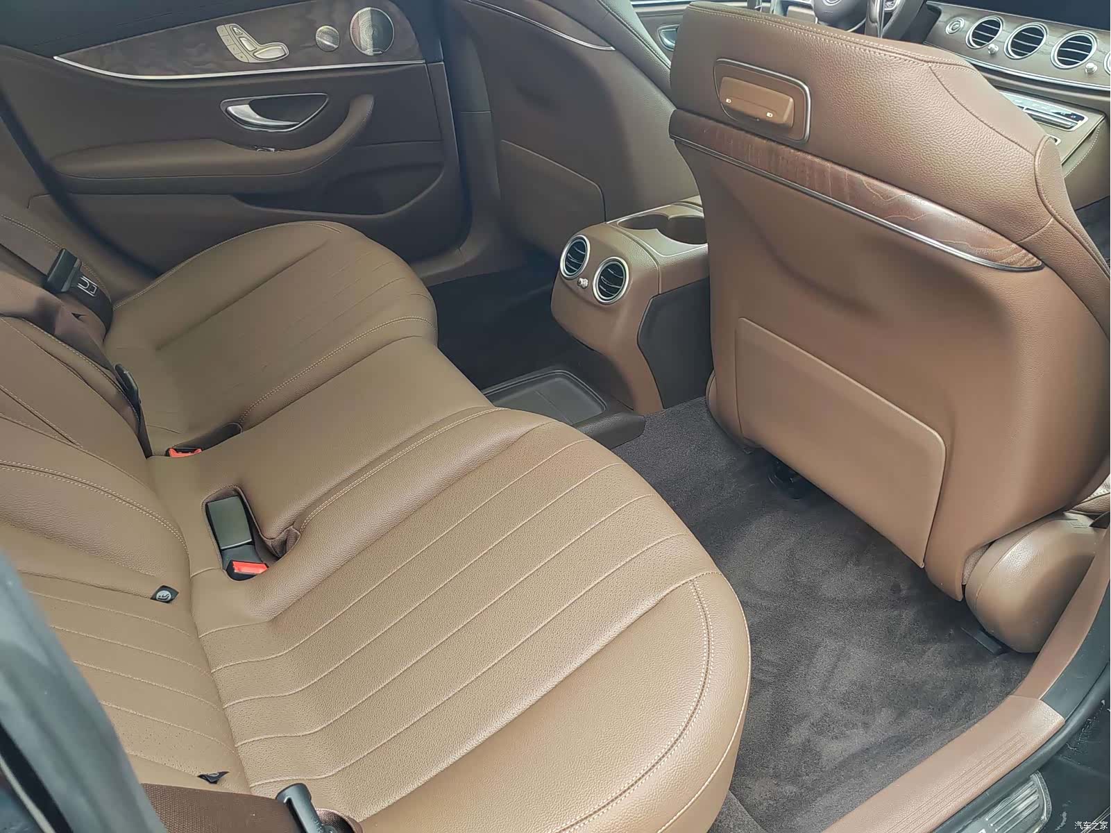 Mercedes-Benz E-Class, 2019 12