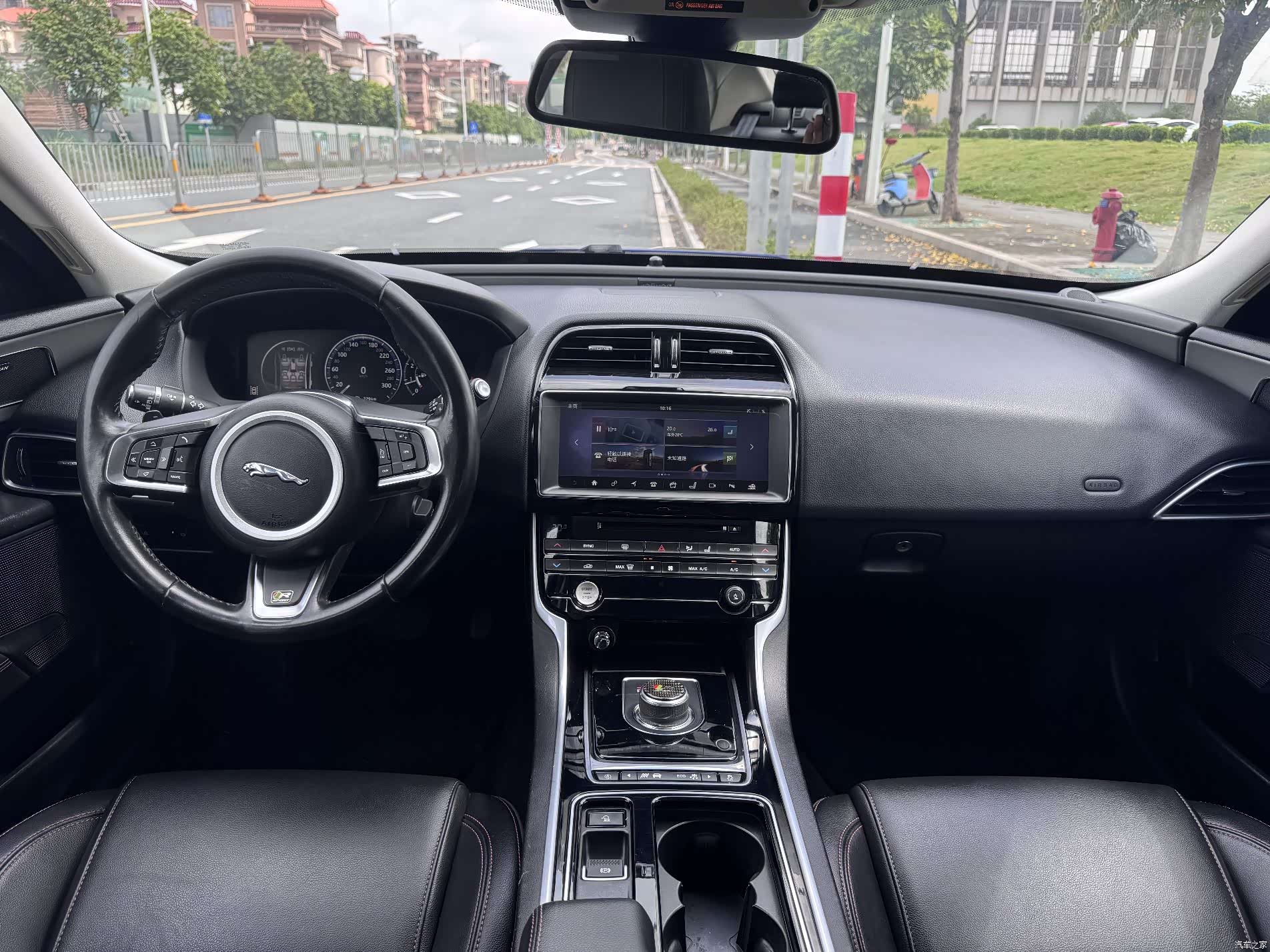 Land Rover XEL, 2018 14