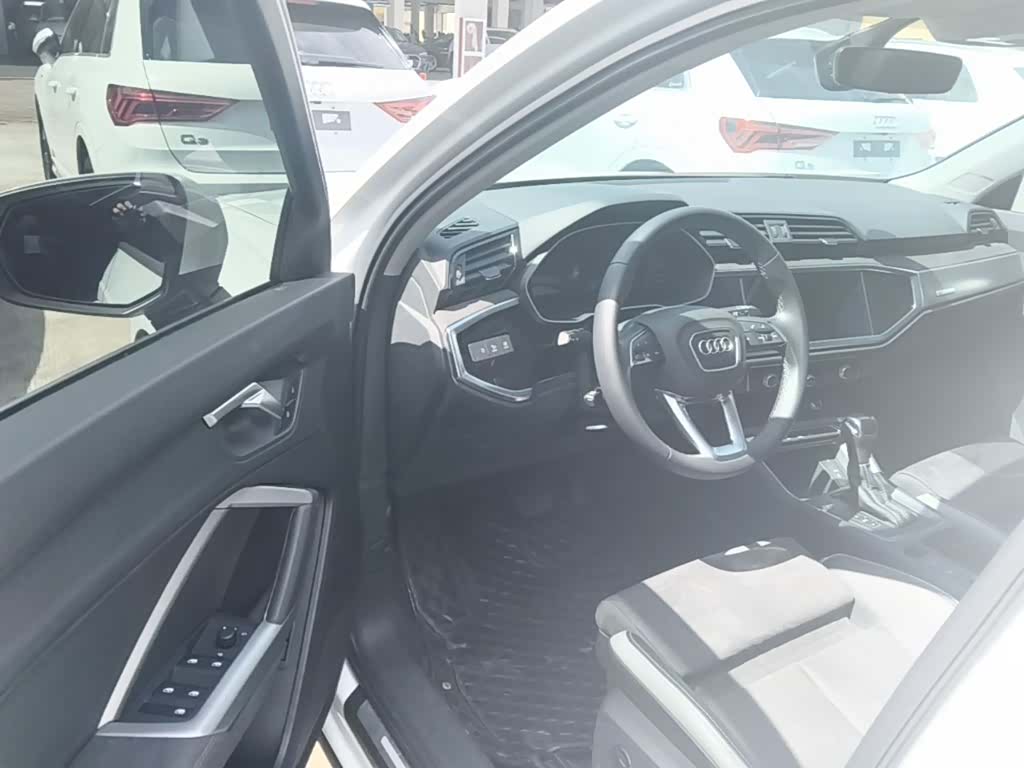Audi Q3, 2023 16