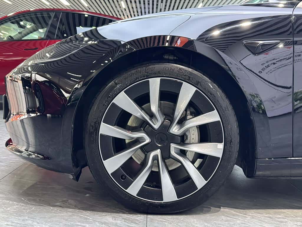 Tesla Model 3, 2024 23
