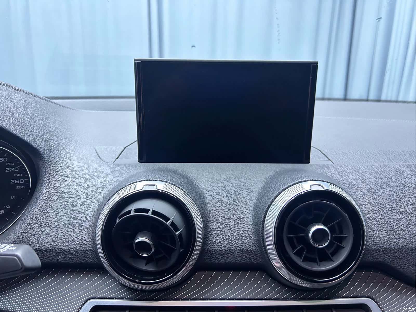Audi Q2L, 2022 8