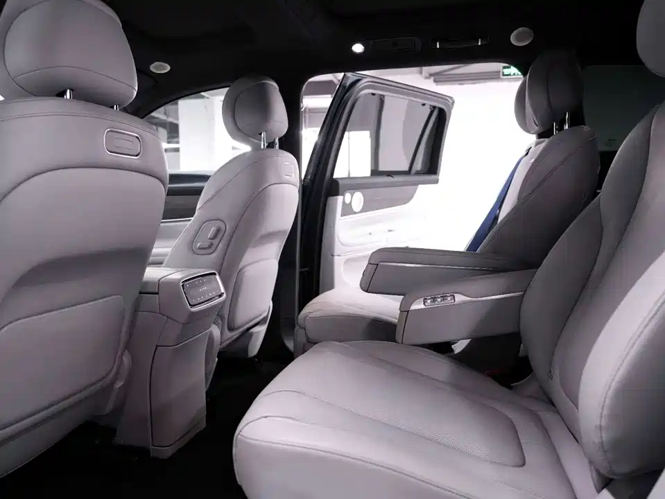 AITO Ask the world M9