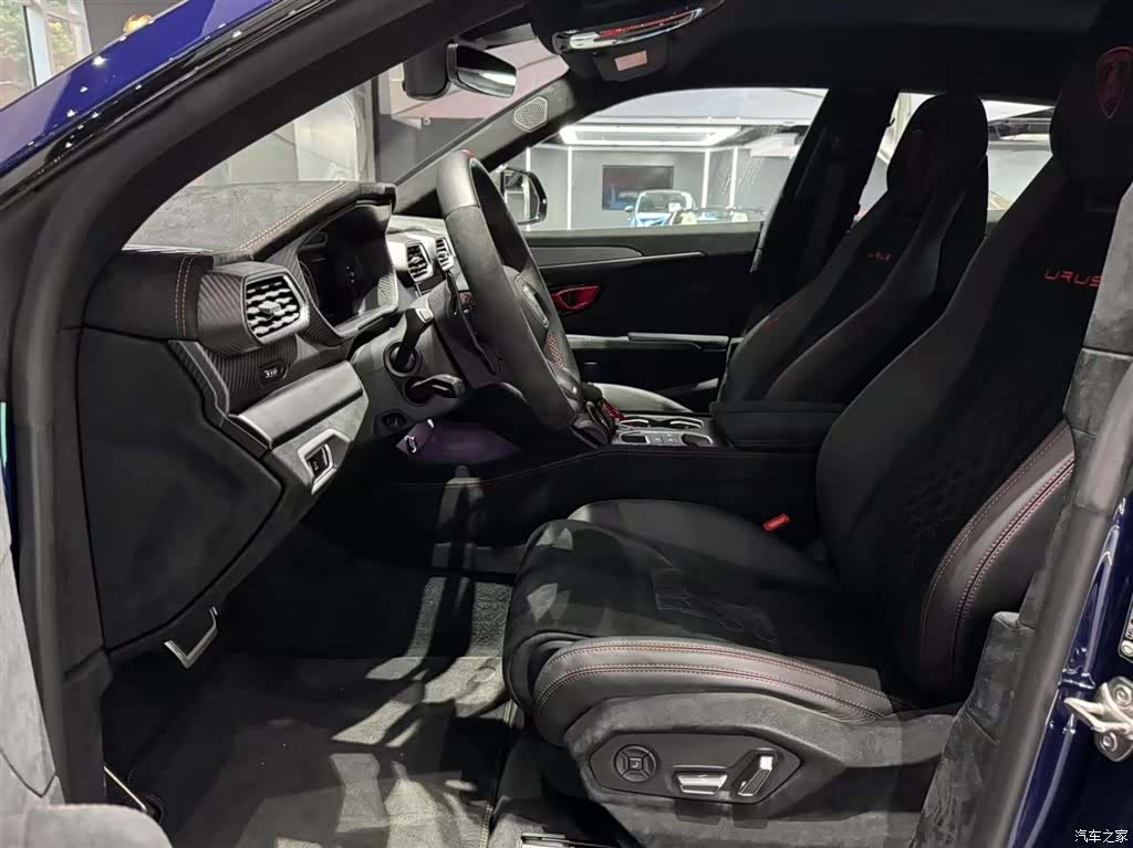Lamborghini Urus, 2023 13