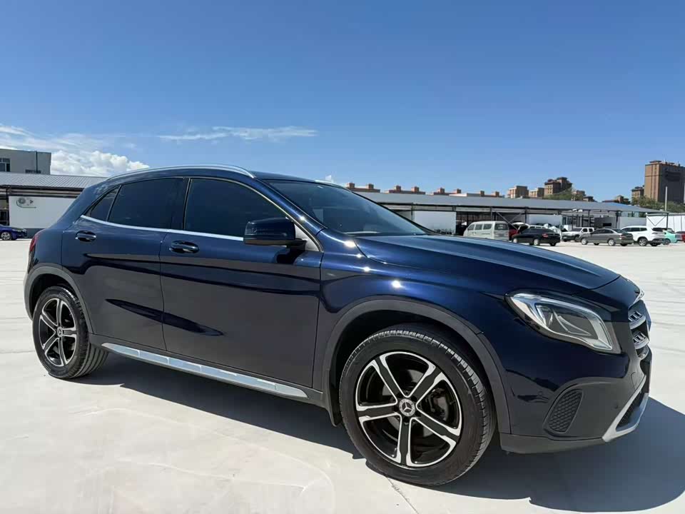 Mercedes-Benz GLA Mercedes-Benz GLA
