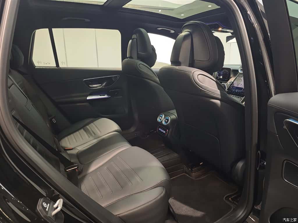 Mercedes-Benz GLC, 2025 12