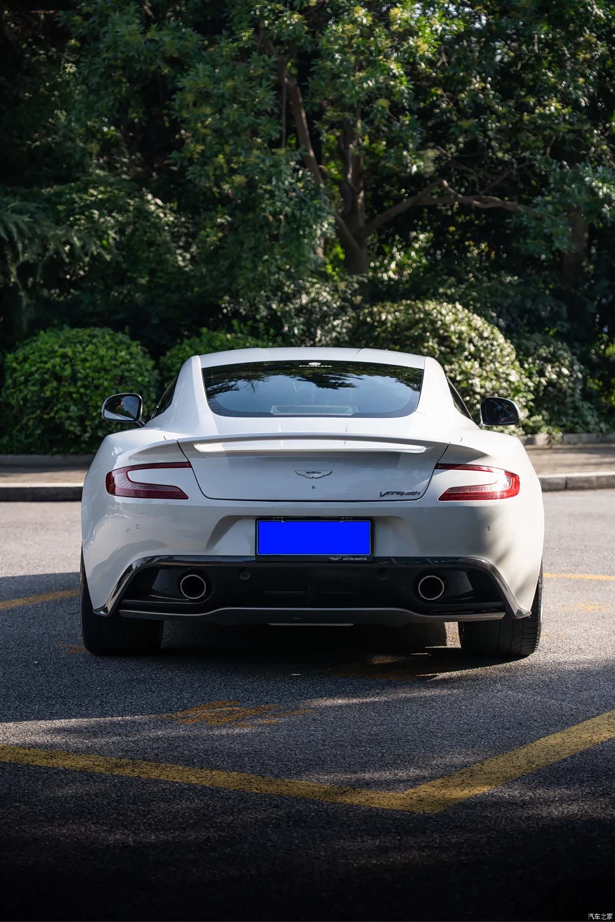 Aston Martin Vanquish, 2014 7