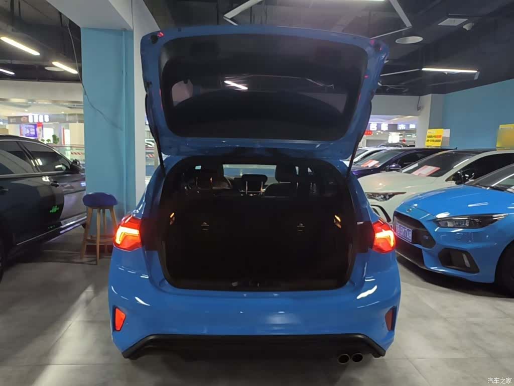 Ford Focus, 2023 19