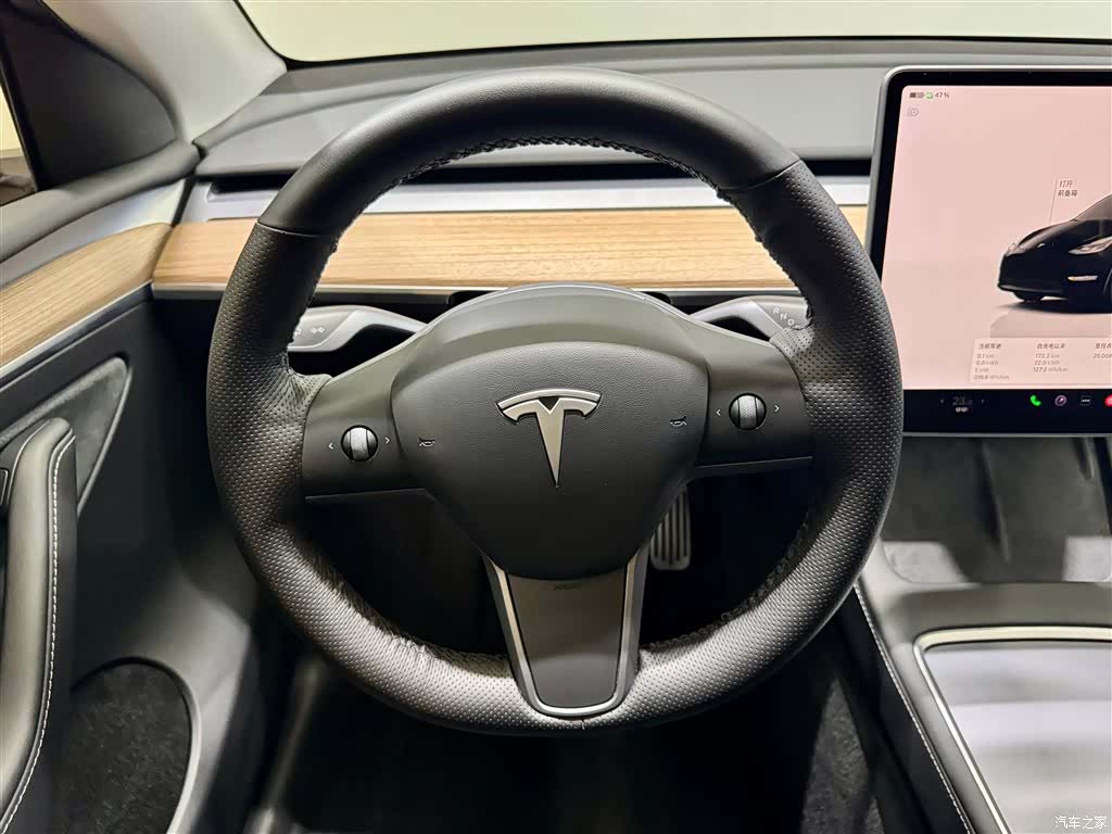 Tesla Model Y, 2023 15