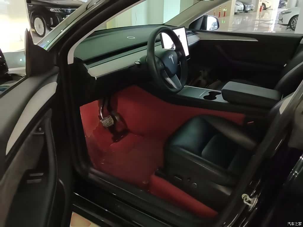 Tesla Model Y, 2023 16