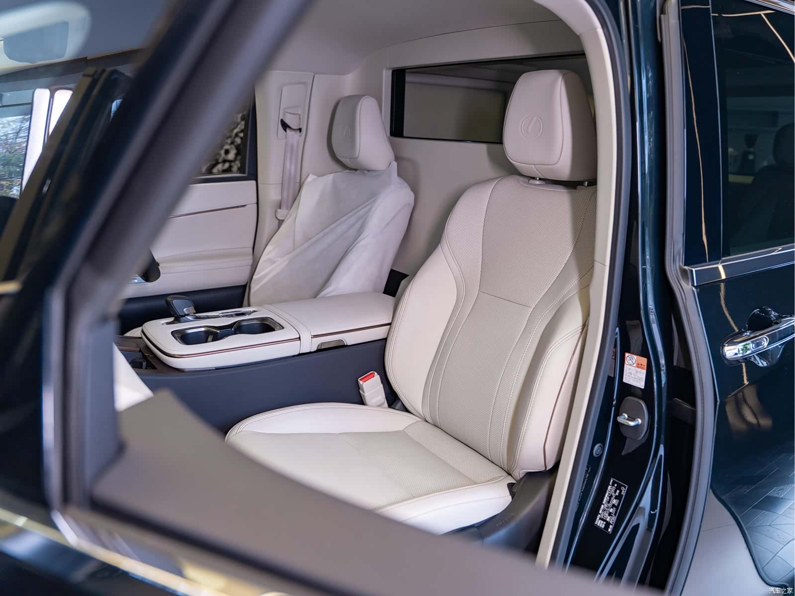 Lexus LM, 2026 18