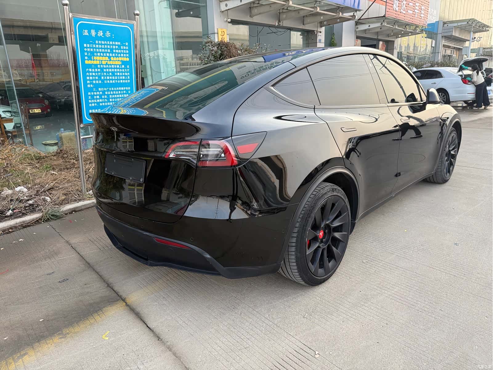 Tesla Model Y, 2023 4