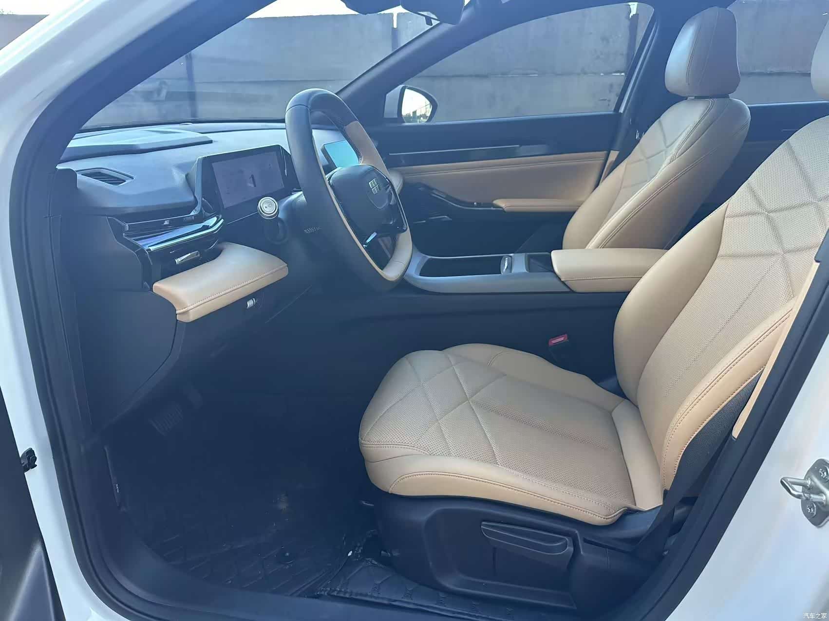 Geely Galaxy L6, 2024 13