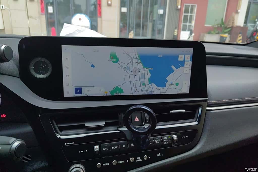 Lexus ES, 2023 13