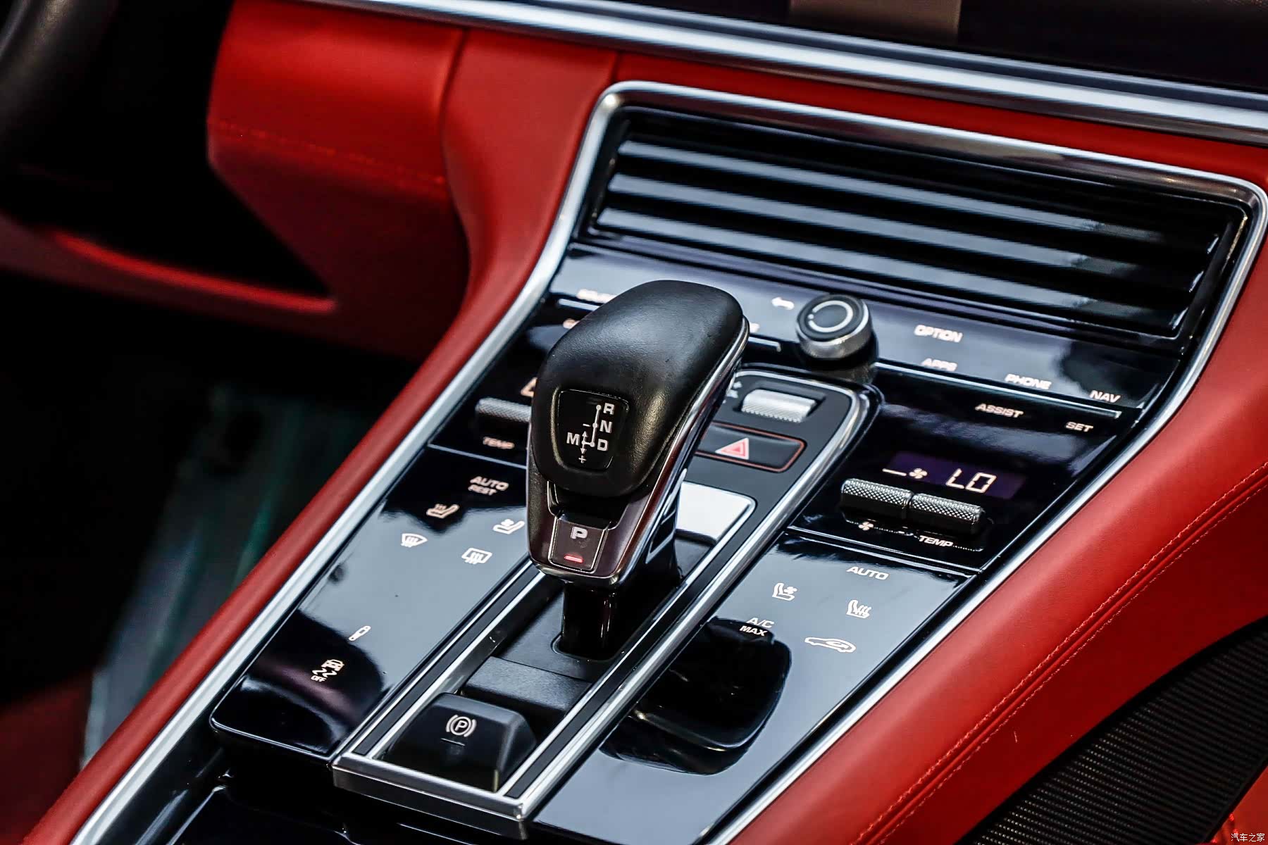 Porsche Panamera, 2023 все фото