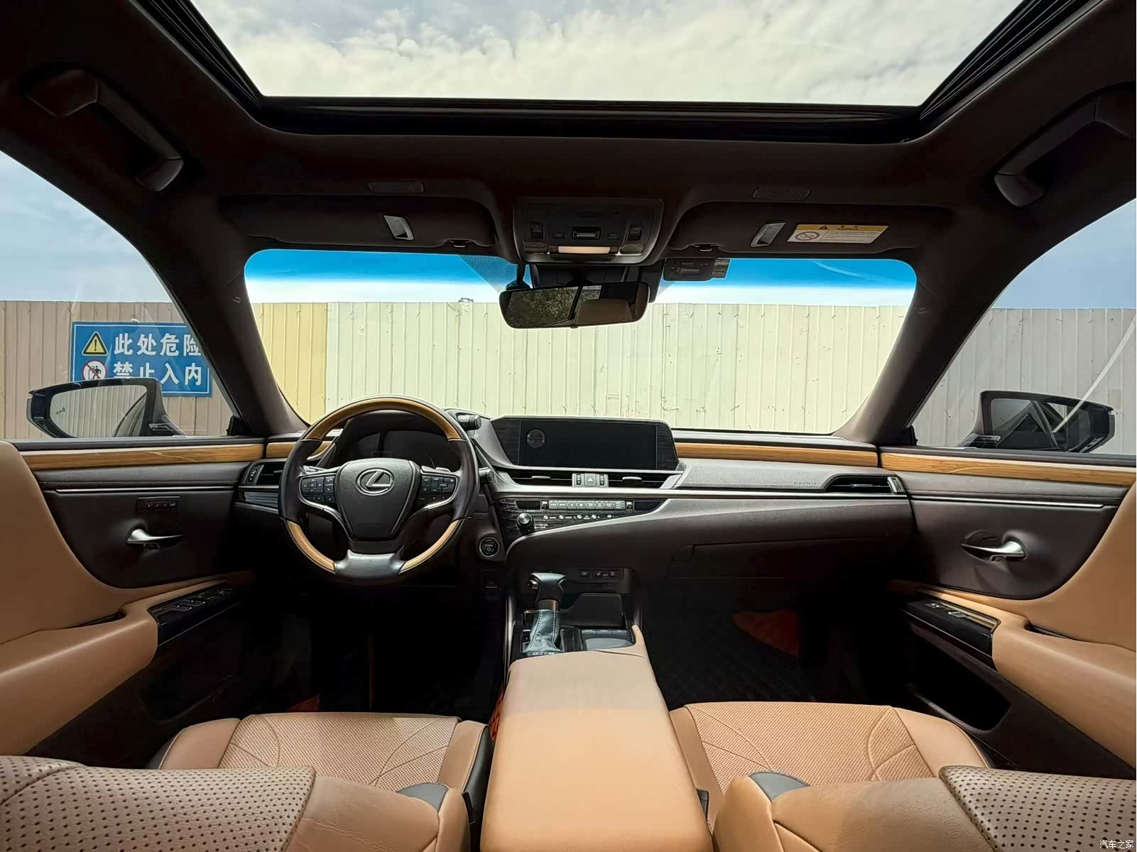 Lexus ES, 2019 все фото