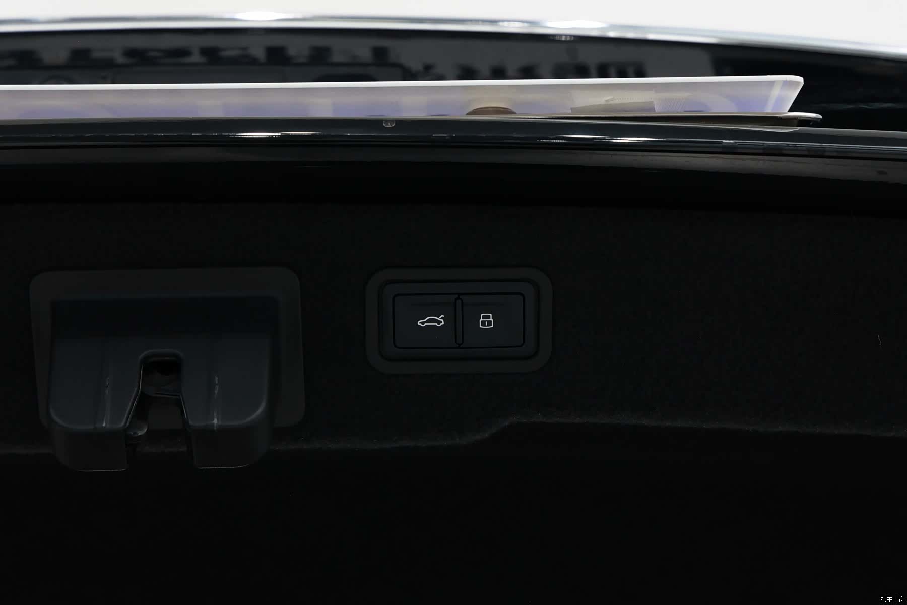Audi A8L, 2022 26