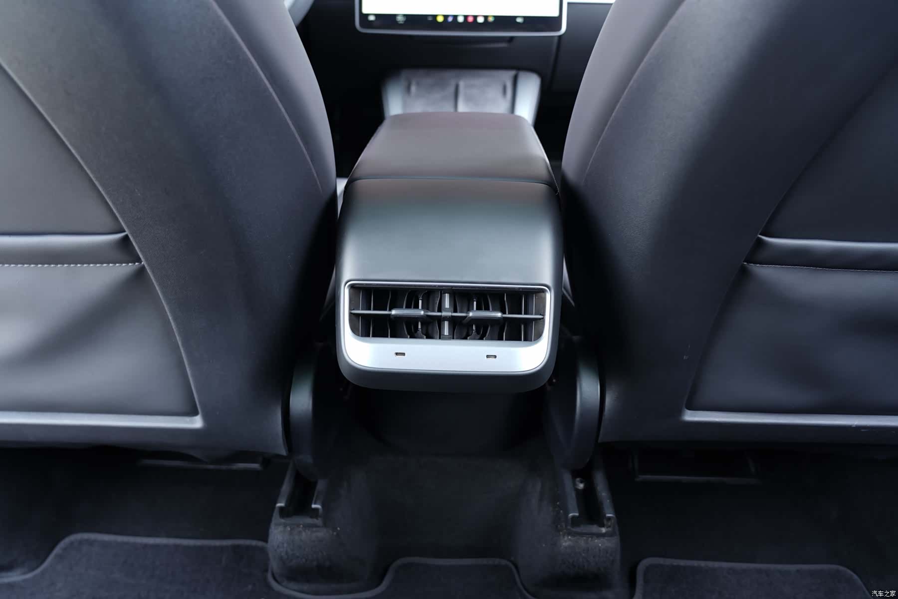 Tesla Model Y, 2024 16