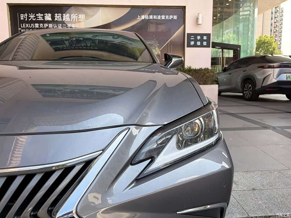 Lexus ES, 2020 все фото