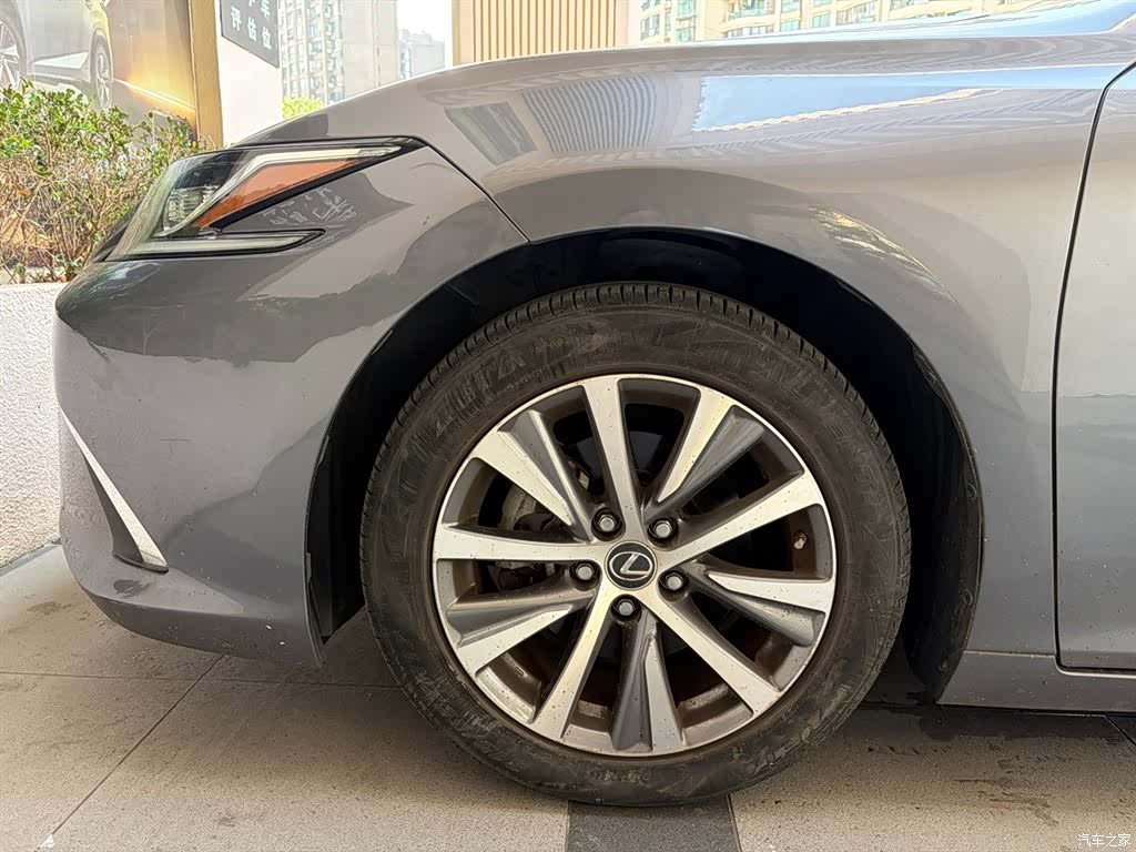 Lexus ES, 2020 11