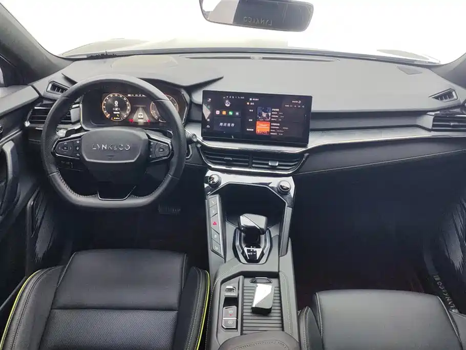 Lynk & Co 06