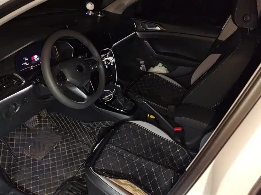 Volkswagen Exploring the shadow