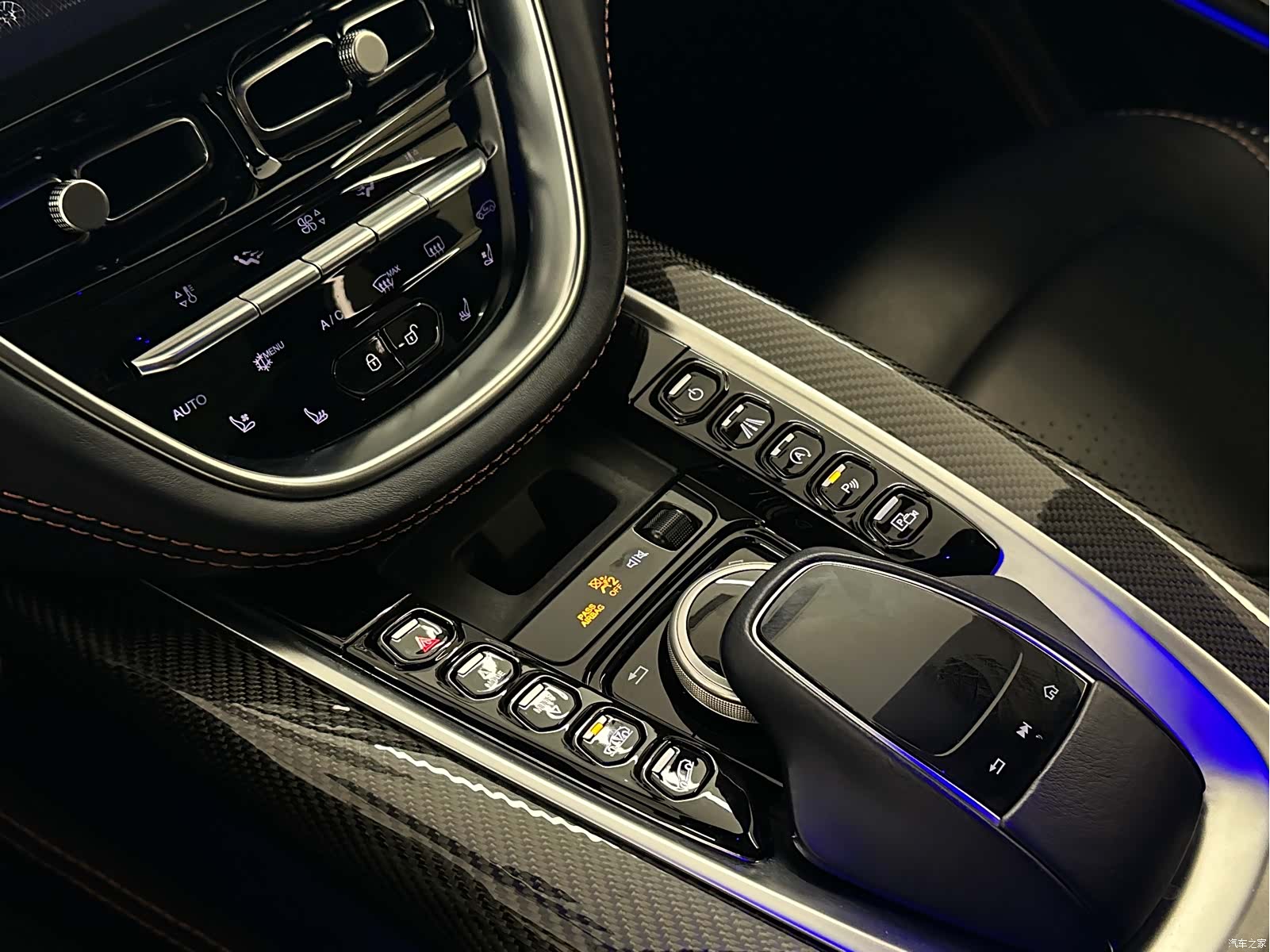 Aston Martin DBX, 2021 23