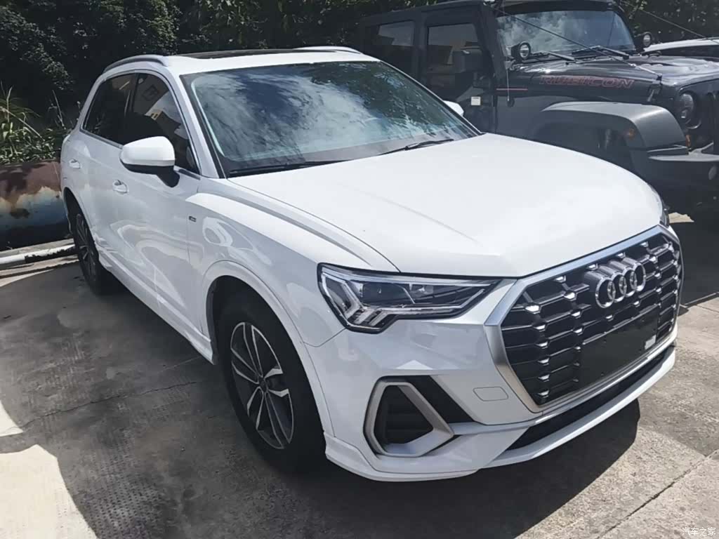 Audi Q3, 2023 4