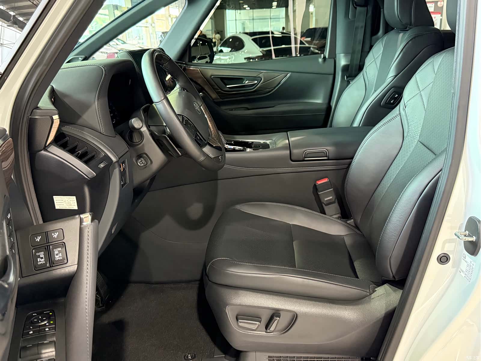Toyota Alphard, 2024 4