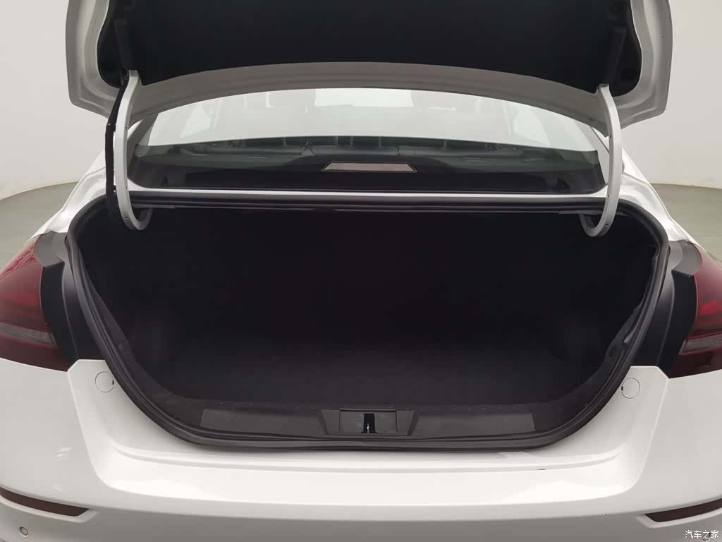 Geely Emgrand, 2021 16