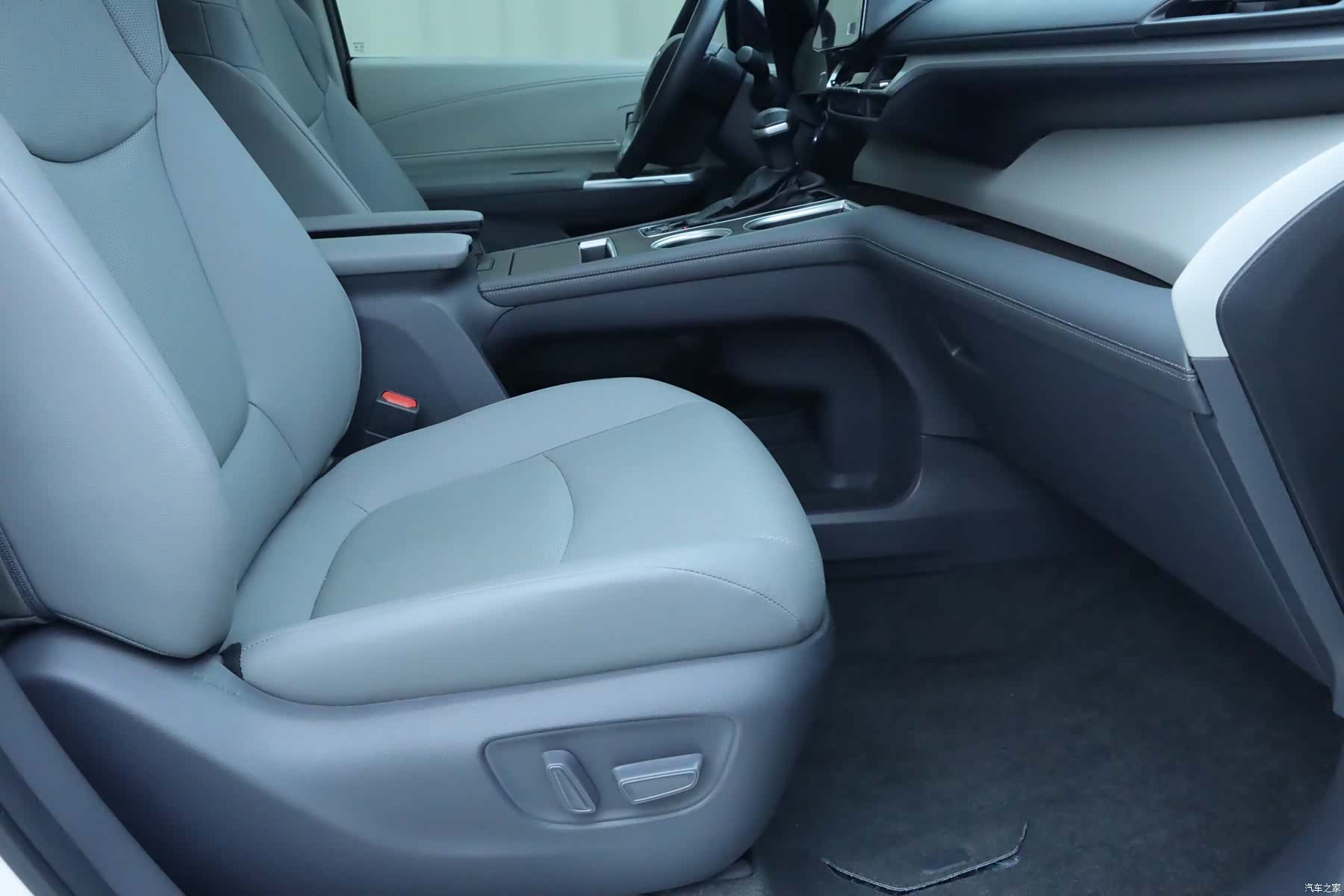 Toyota Granvia, 2023 8