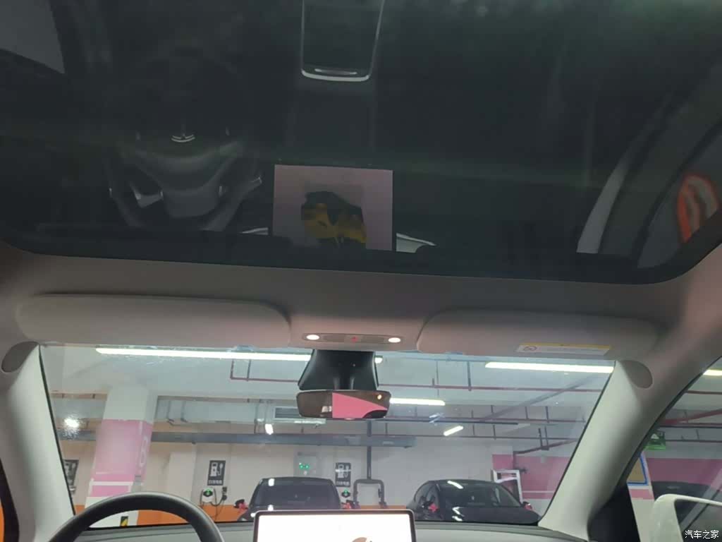 Tesla Model Y, 2023 18