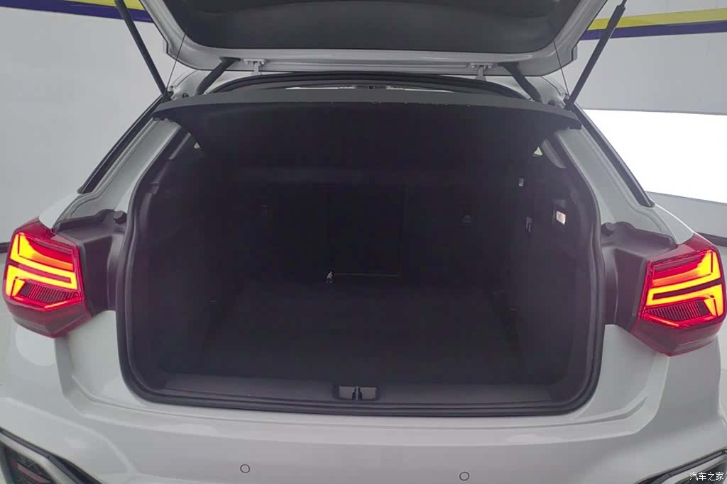 Audi Q2L, 2022 4