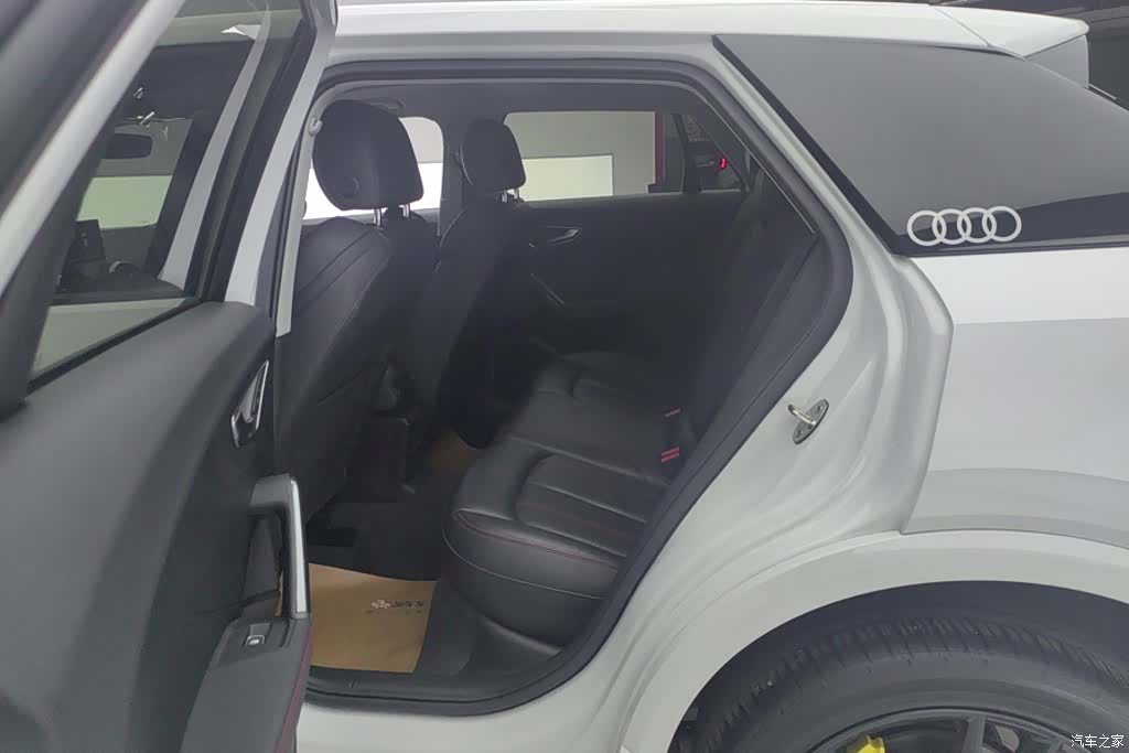 Audi Q2L, 2022 11