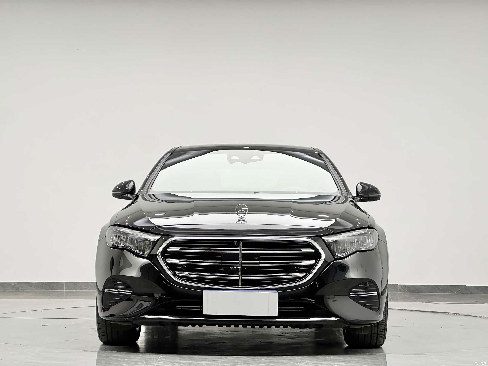 Mercedes-Benz E-Class, 2024 3