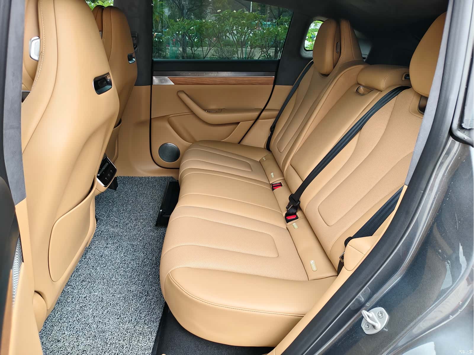 Luxeed R7, 2026 11