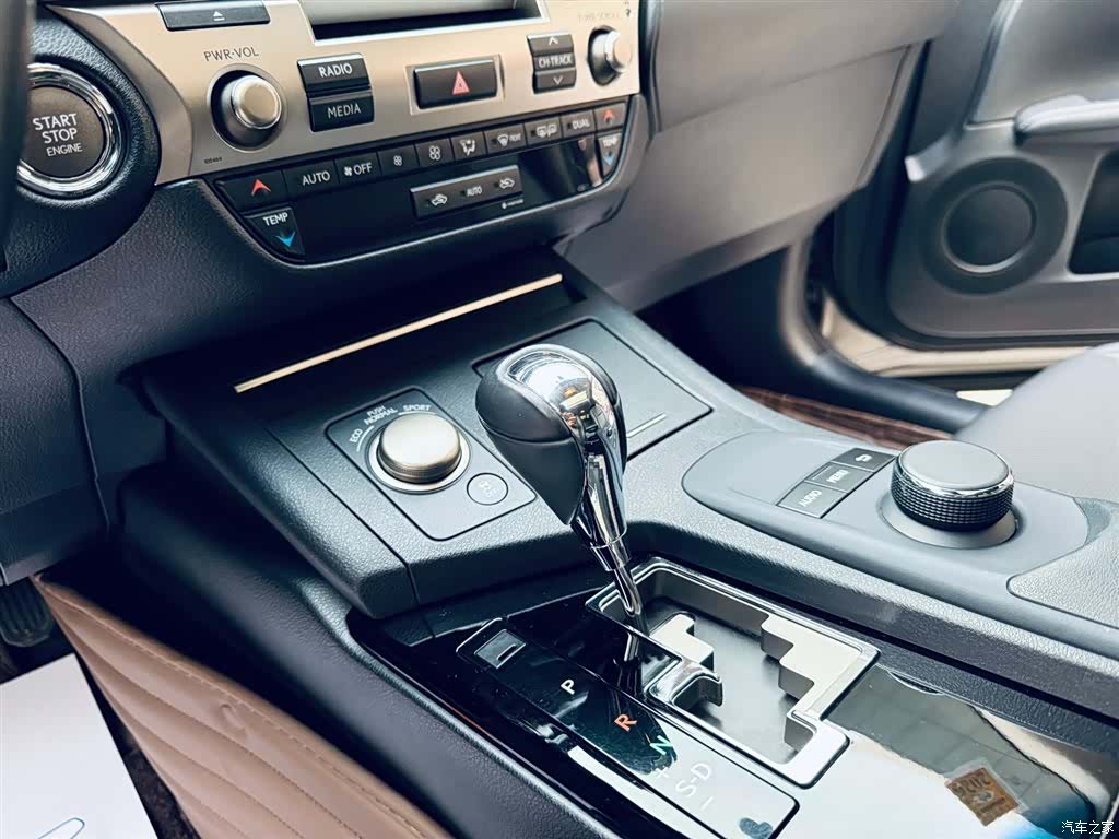 Lexus ES, 2015 12
