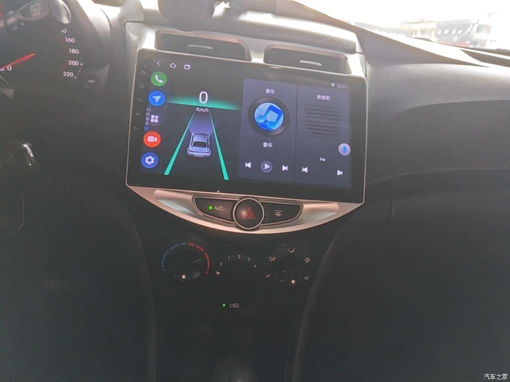 Hyundai GLX, 2015 13