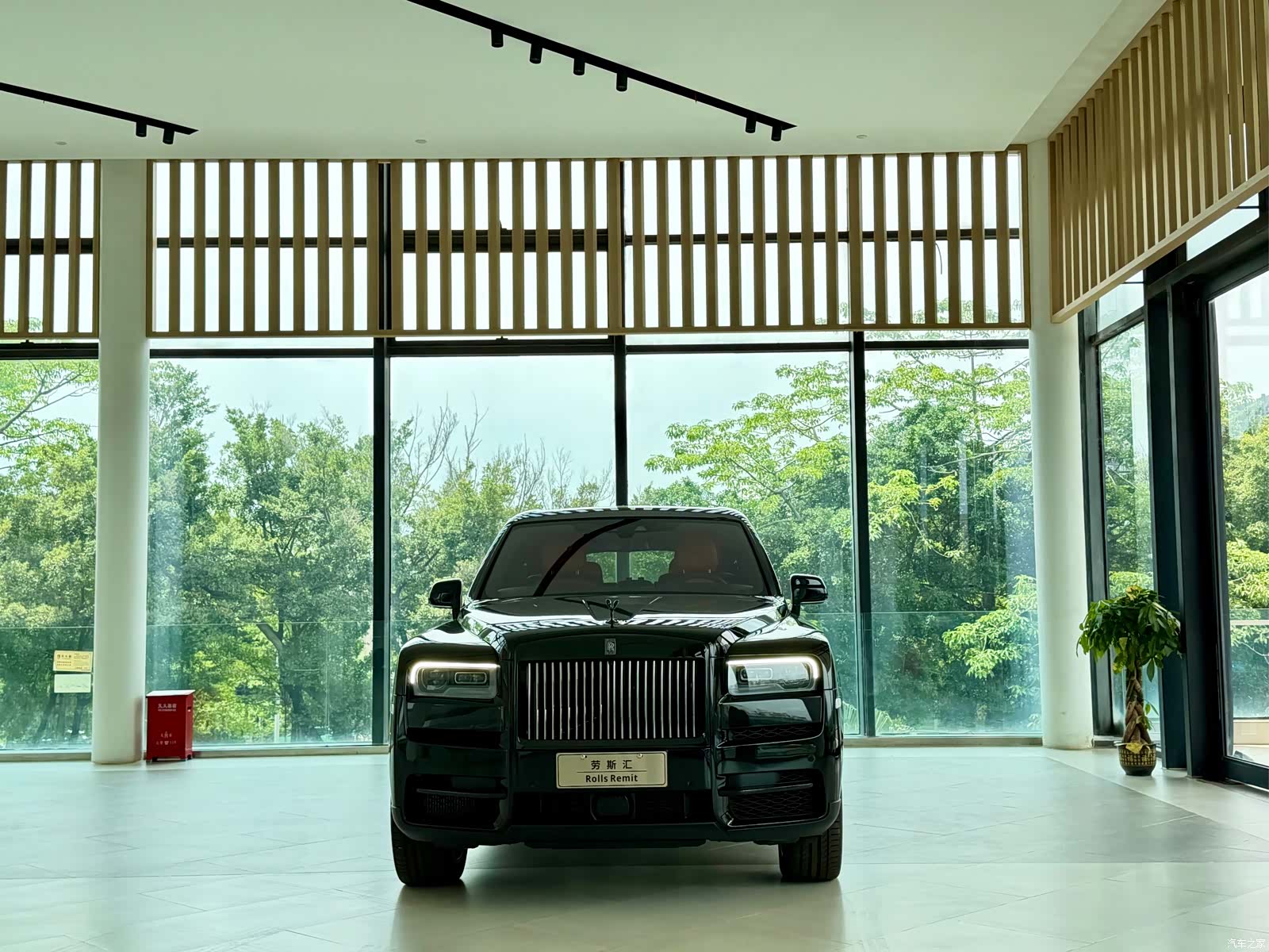 Rolls-Royce Cullinan, 2022 2