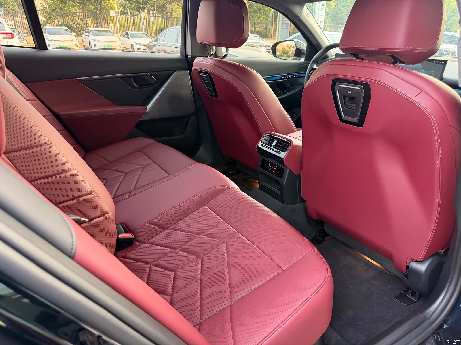 BMW i5, 2024 19