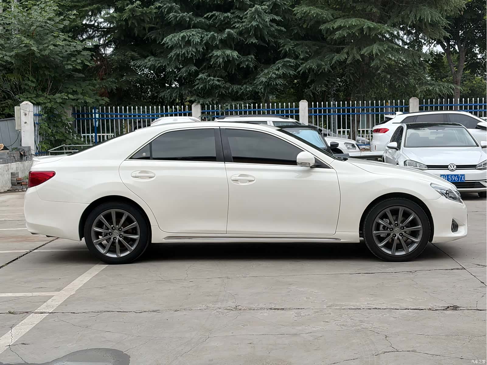 Toyota 2.5V, 2014 16