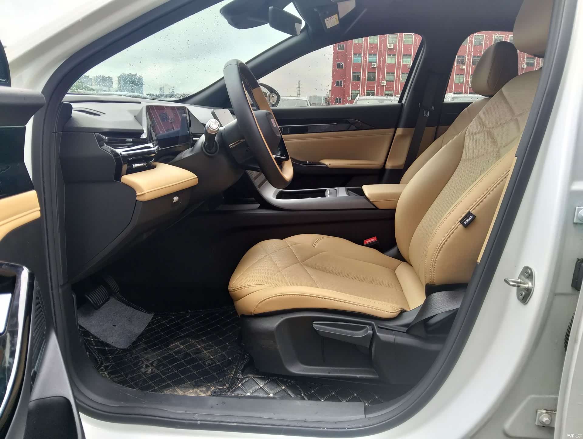 Geely Galaxy L6, 2024 13