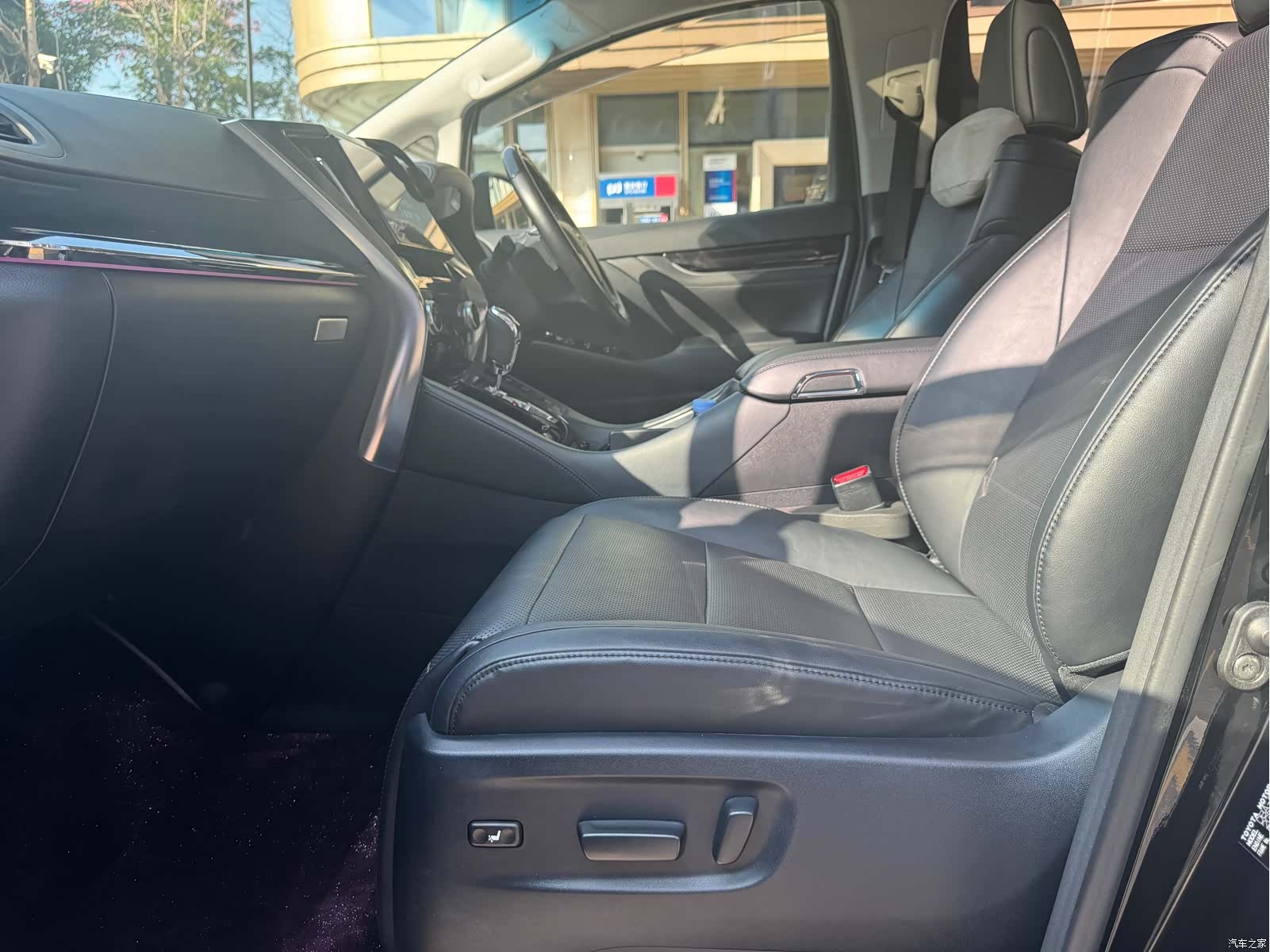 Toyota Vellfire, 2018 10