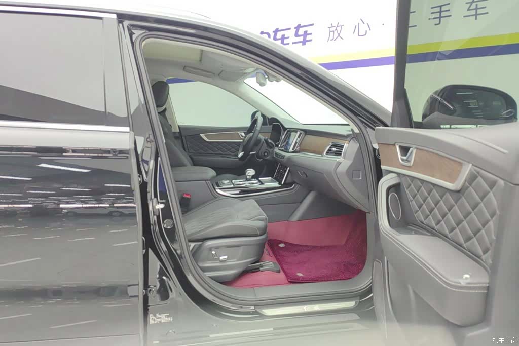 Hongqi HS7, 2025 8