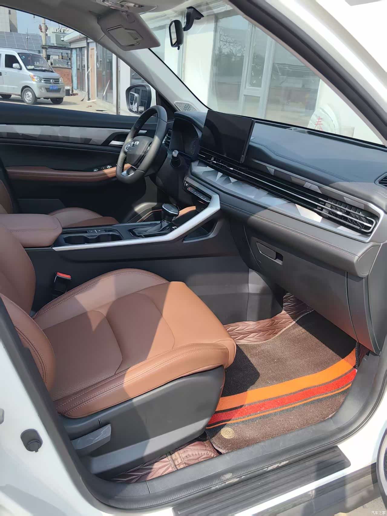 Geely X6, 2022 13